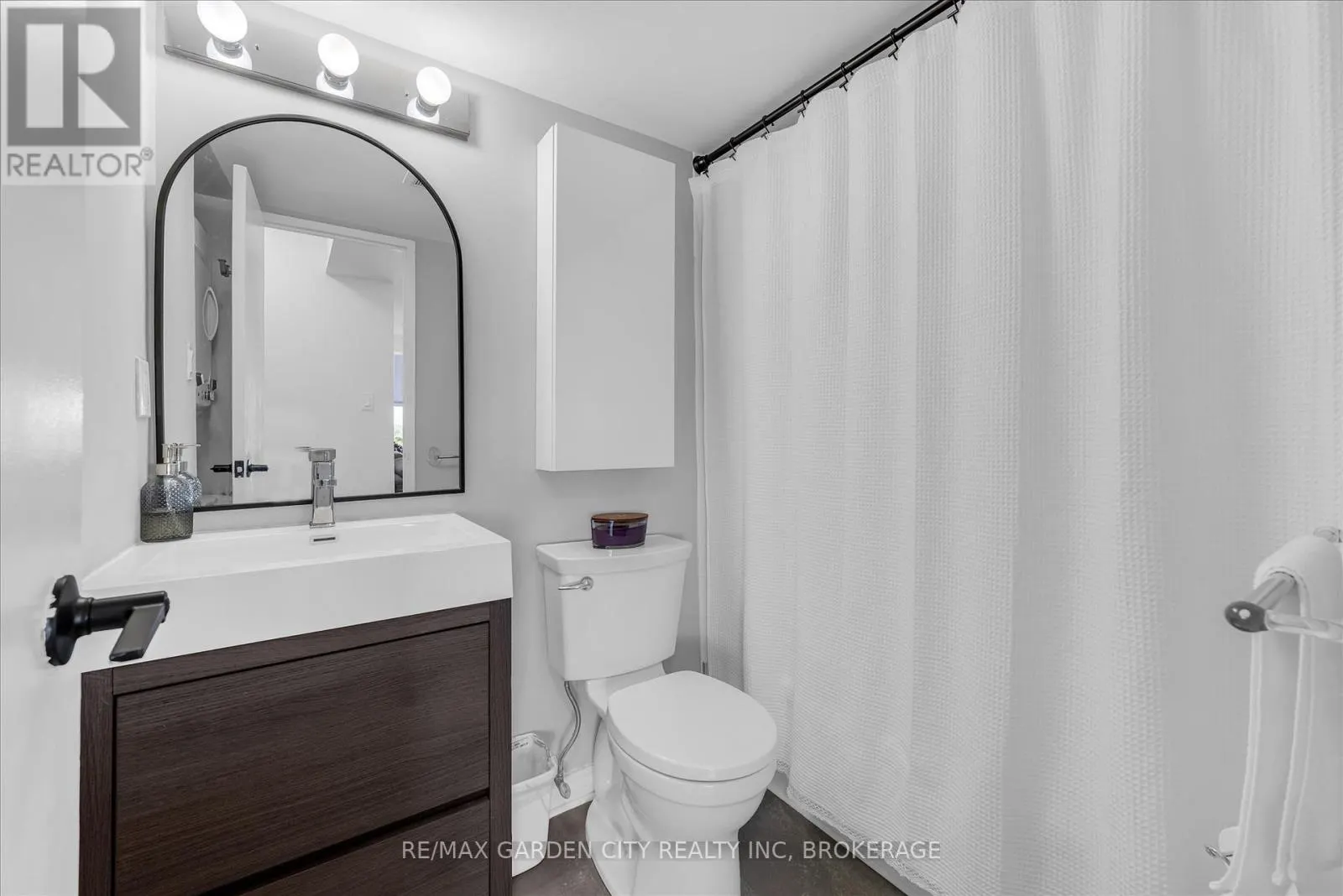 1111 - 7 GALE CRESCENT, #1111