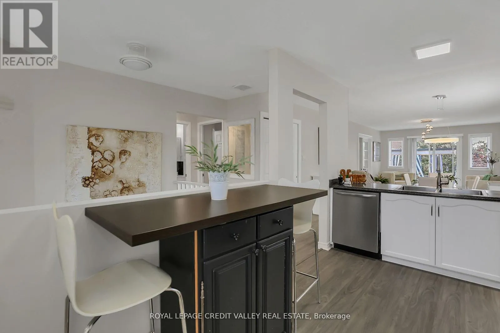 11 JEFFERSON COURT W