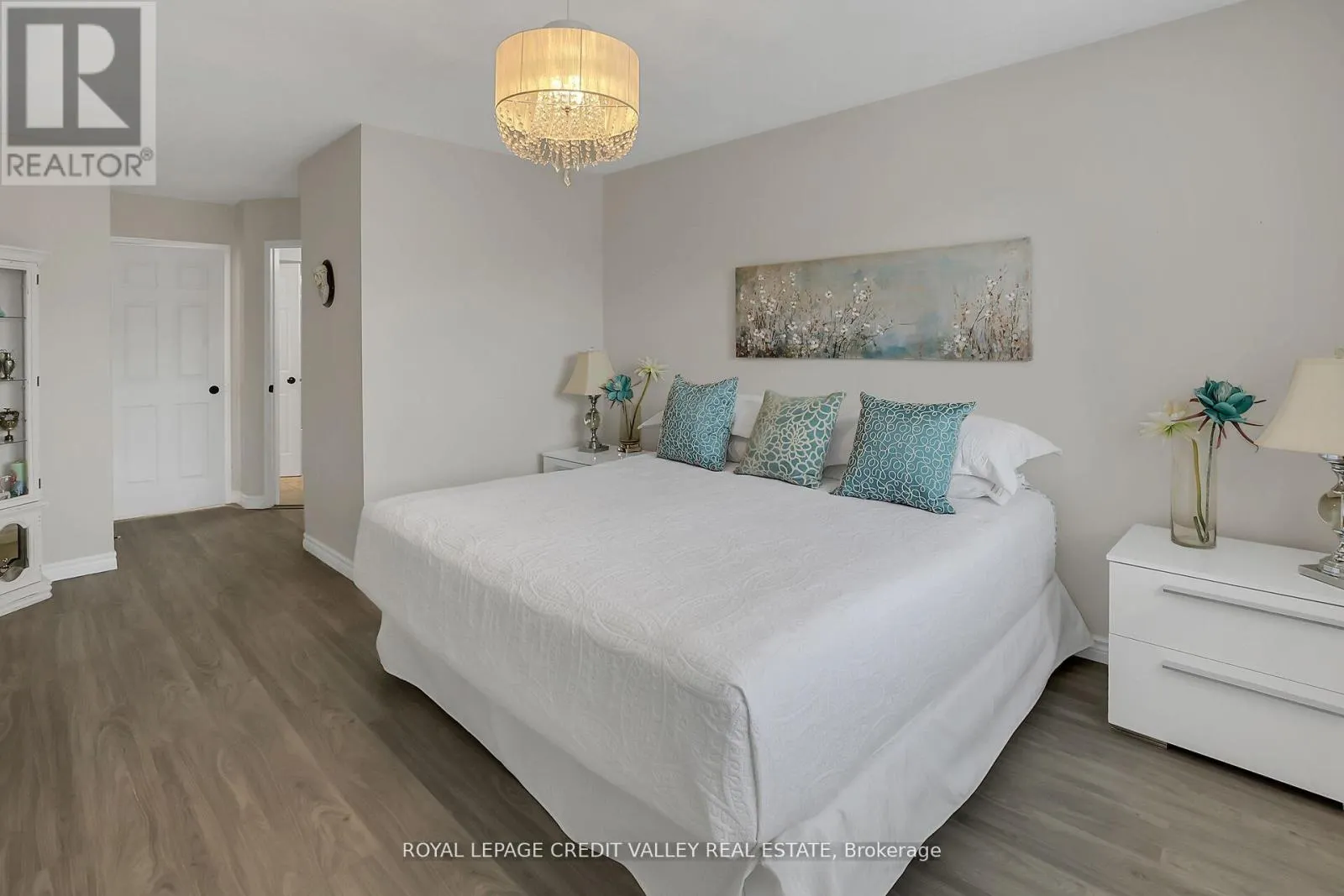 11 JEFFERSON COURT W