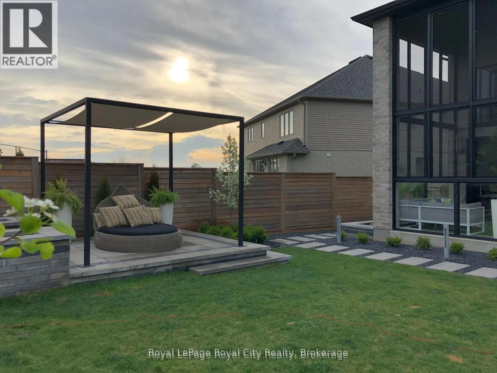 303 GOSLING GARDENS