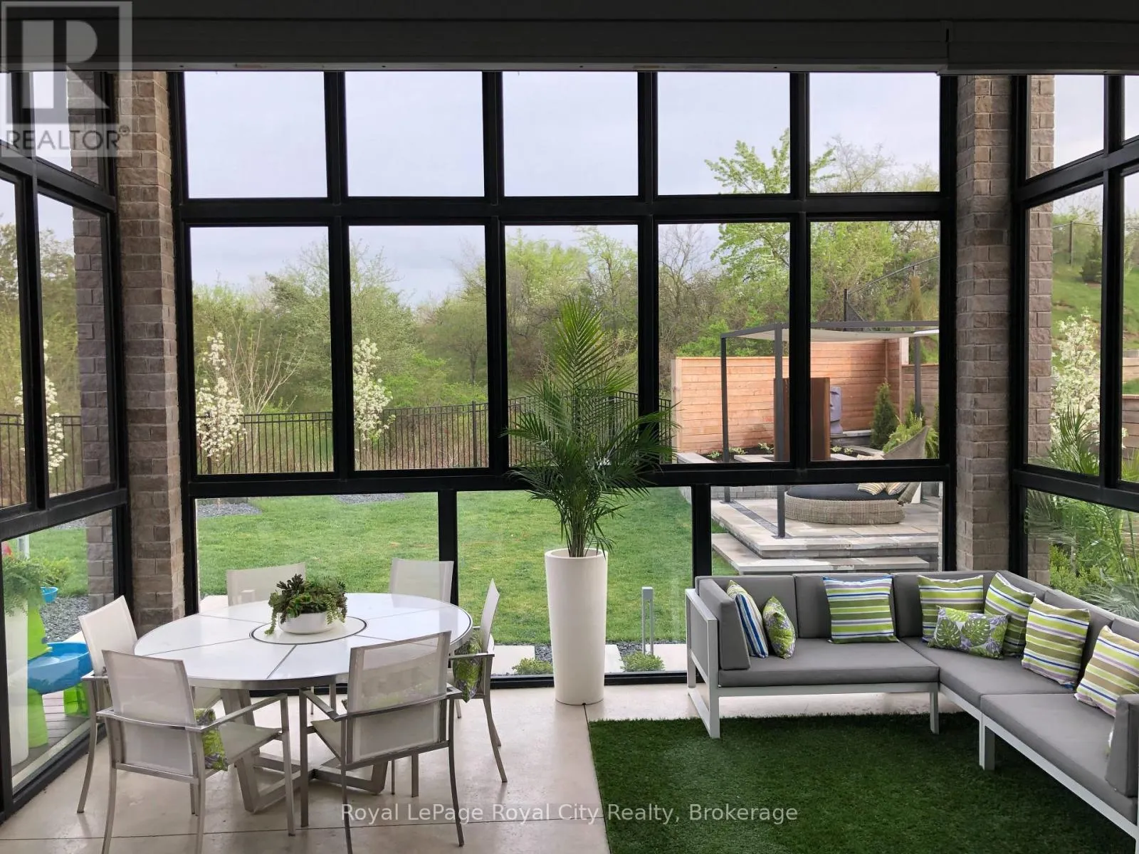 303 GOSLING GARDENS
