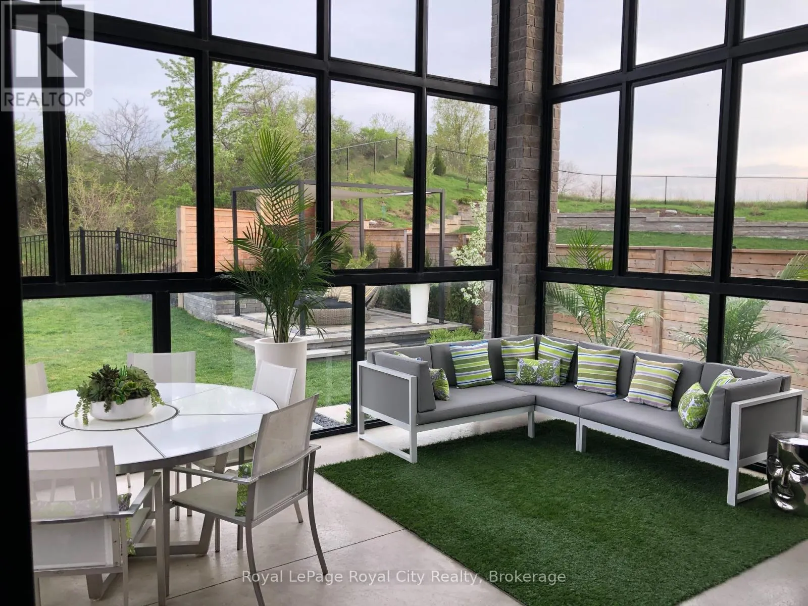 303 GOSLING GARDENS