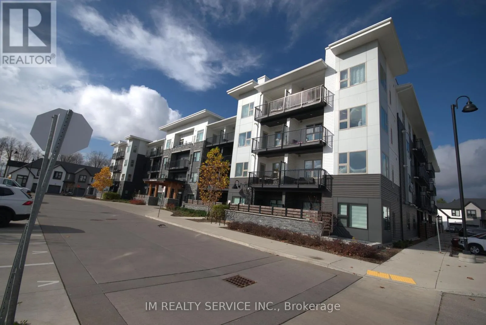 2 - 110 FERGUS AVENUE