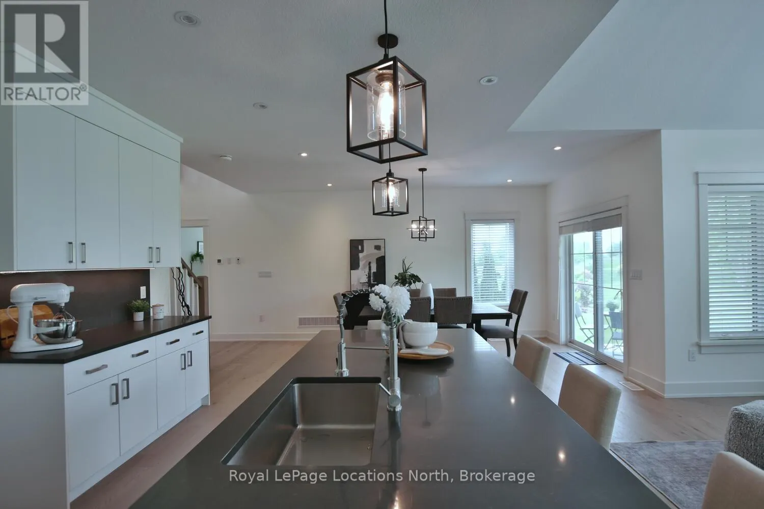 216 SNOWBERRY LANE