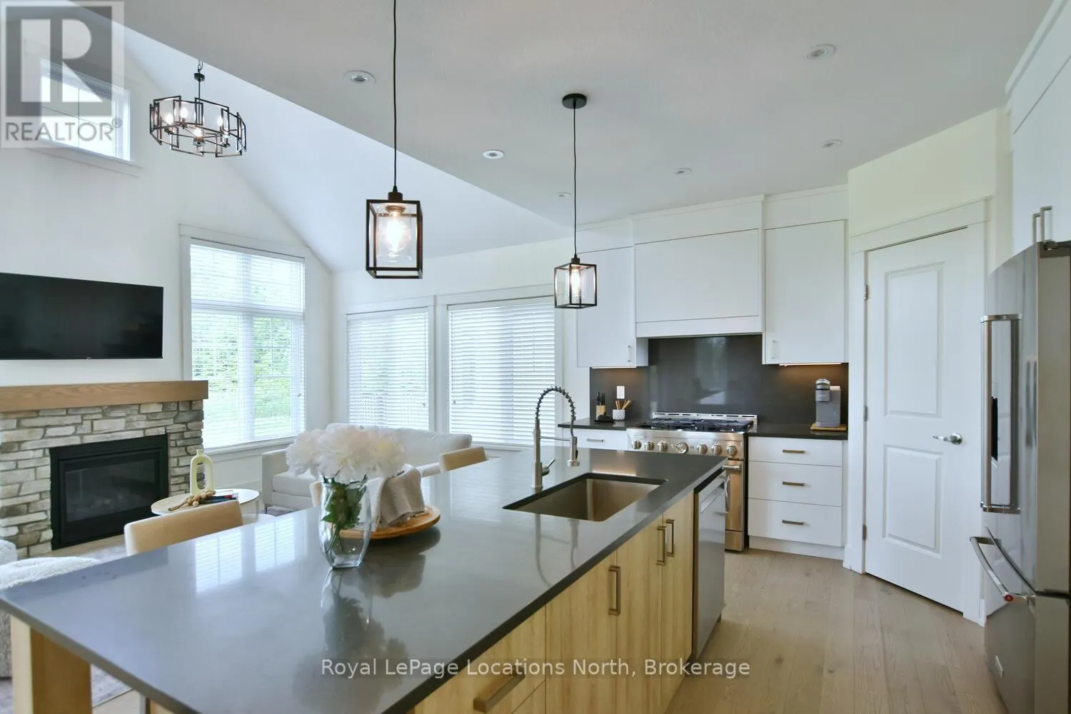 216 SNOWBERRY LANE