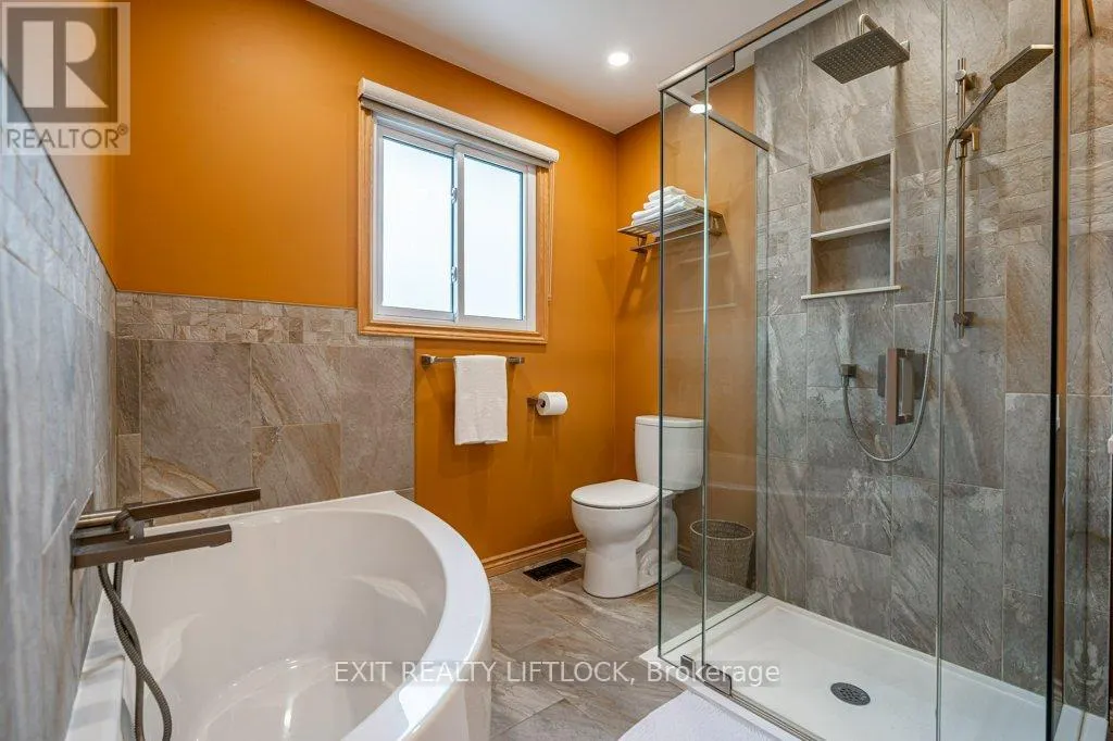 38 CLEARVIEW COURT