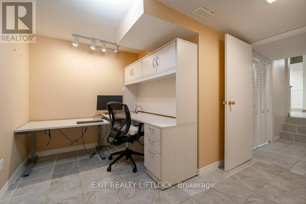 38 CLEARVIEW COURT