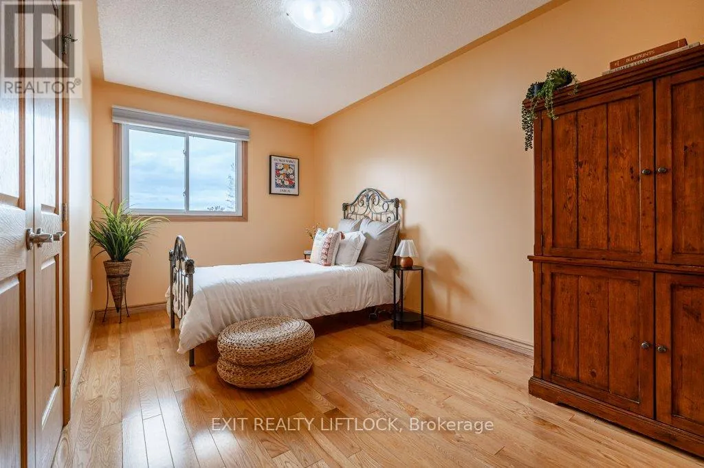 38 CLEARVIEW COURT