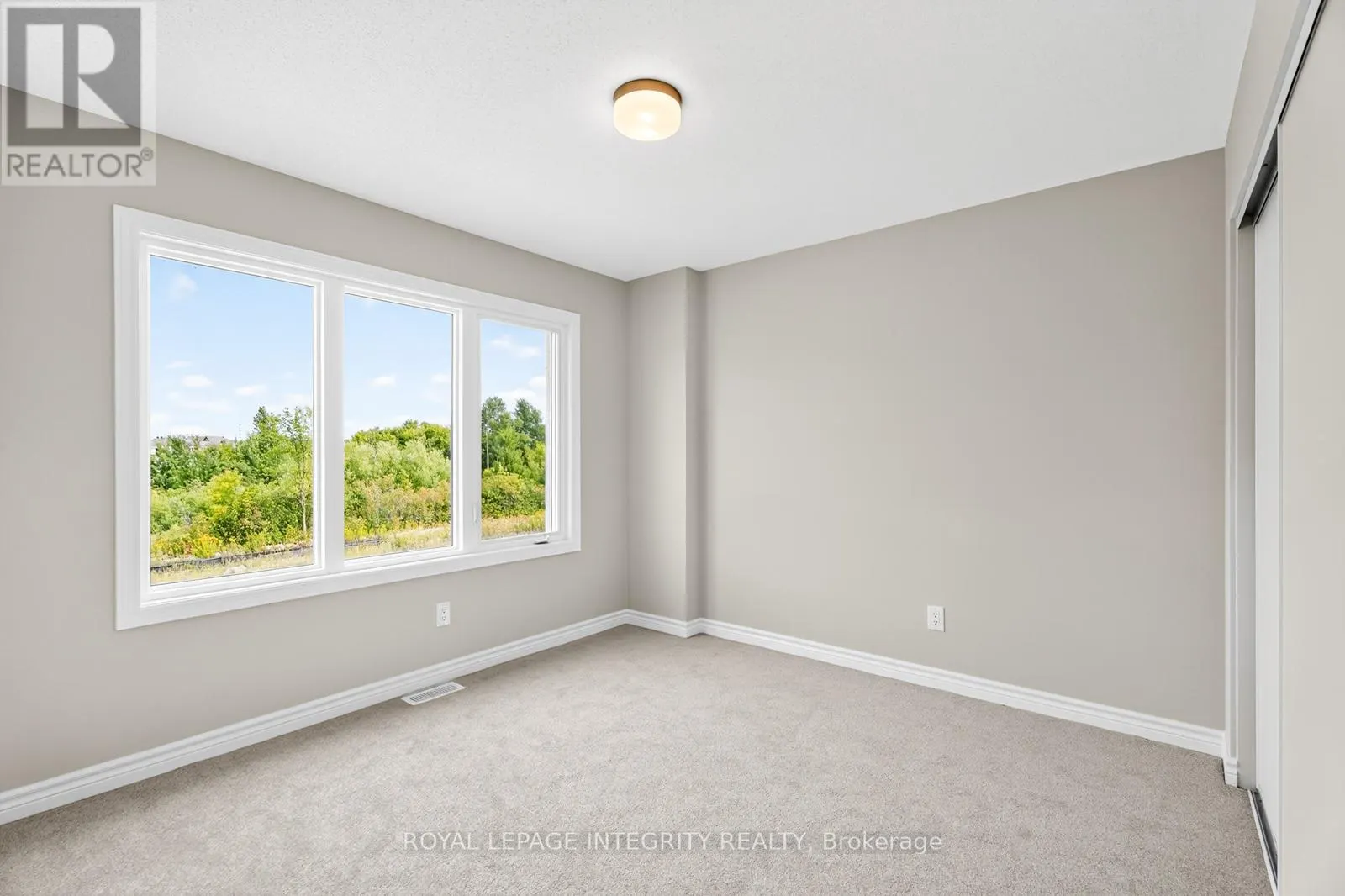 335 LES EMMERSON DRIVE