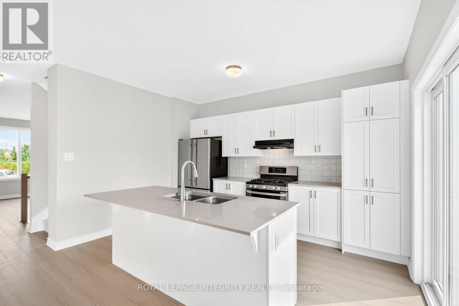 335 LES EMMERSON DRIVE