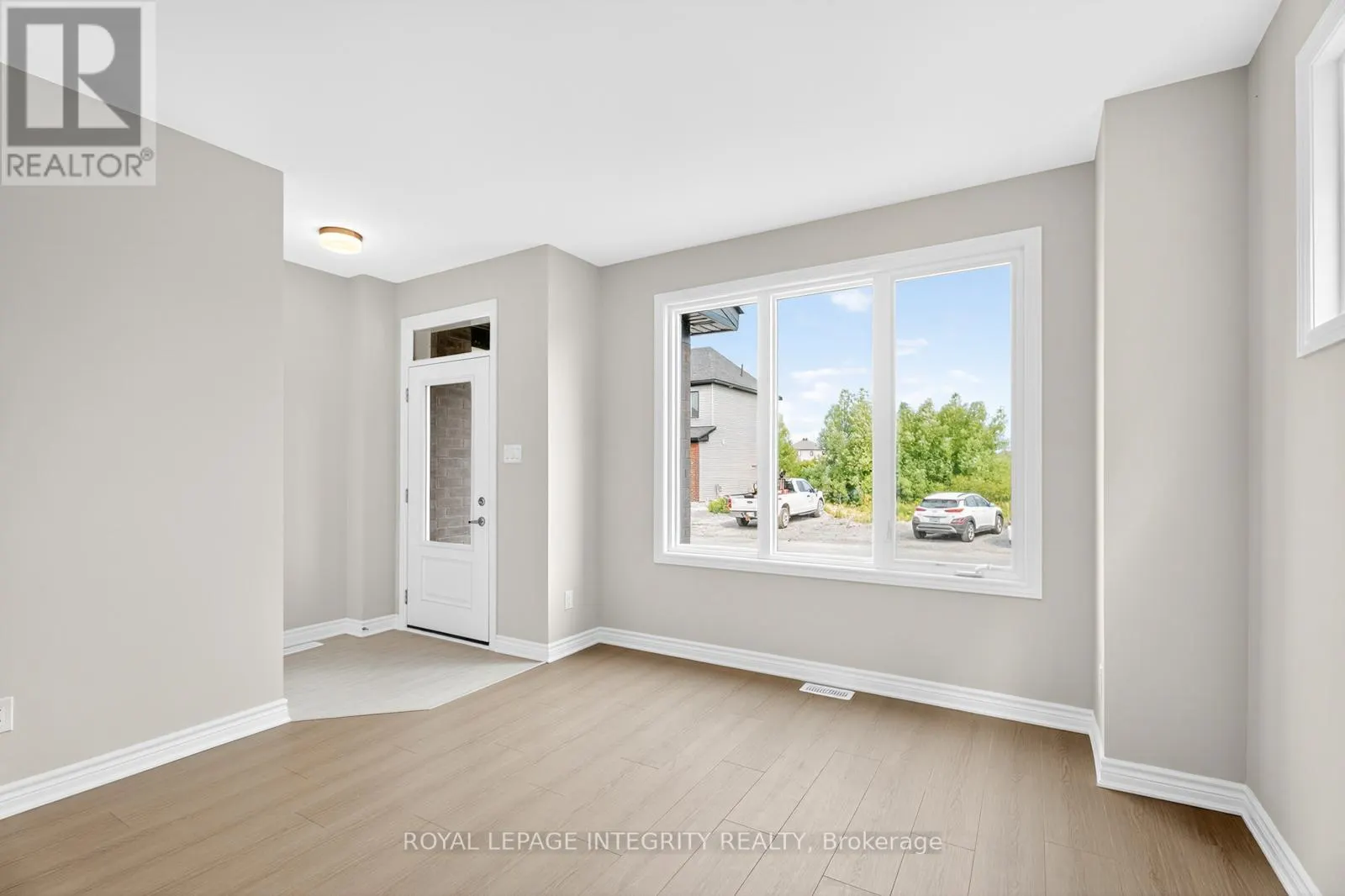 335 LES EMMERSON DRIVE