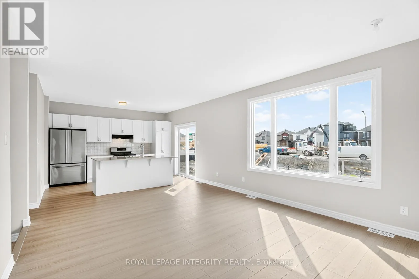 335 LES EMMERSON DRIVE