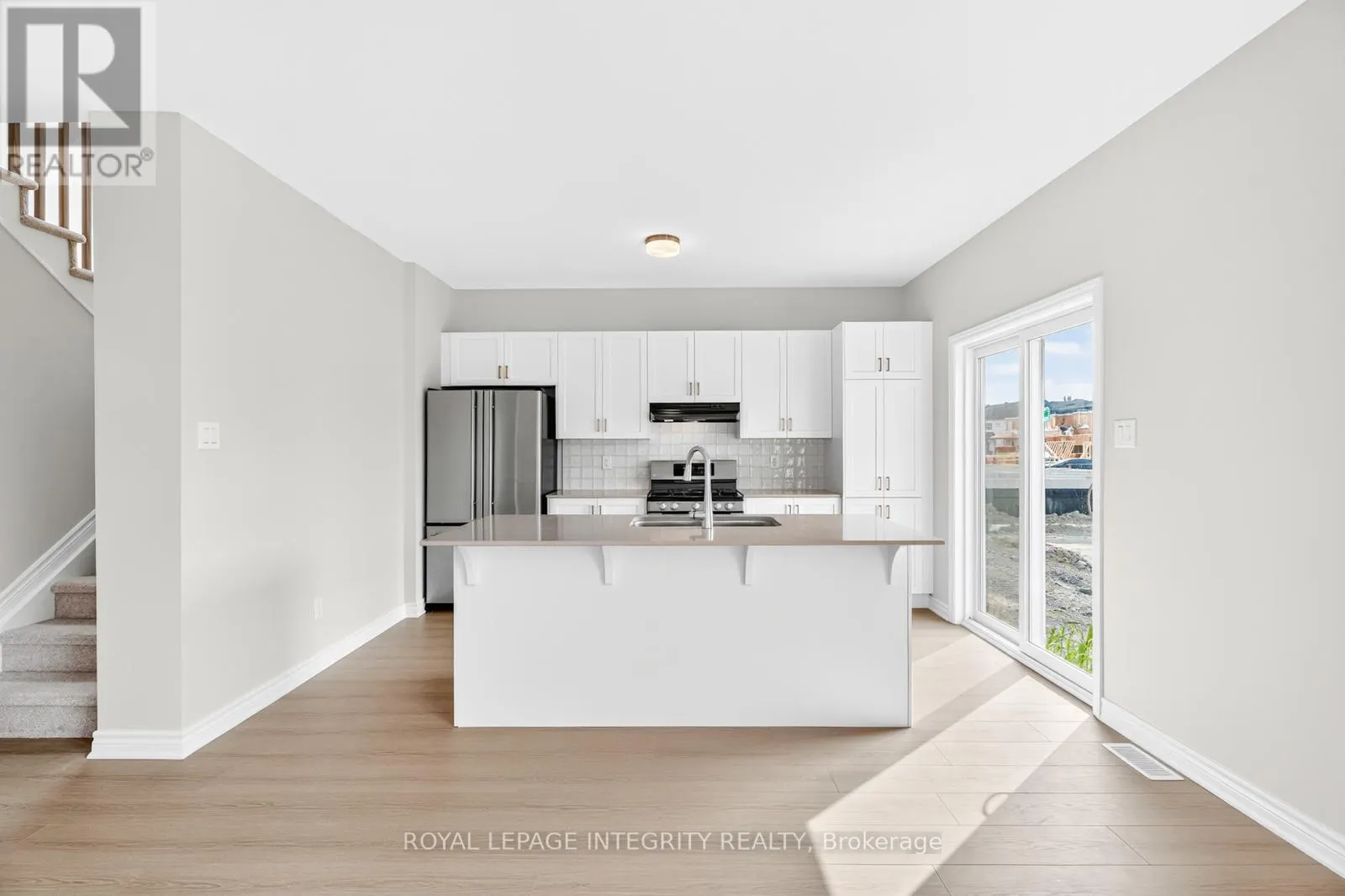 335 LES EMMERSON DRIVE