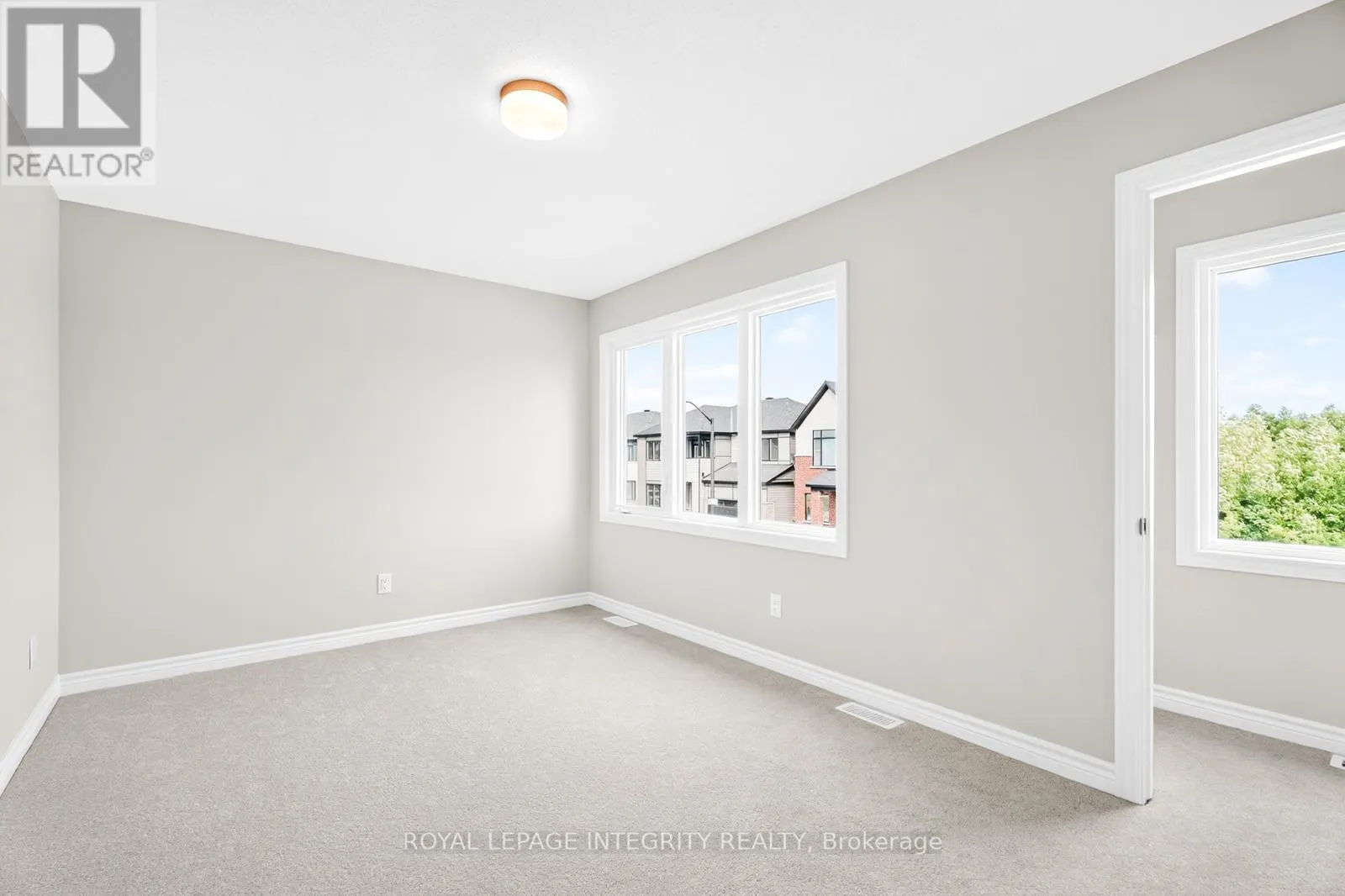 335 LES EMMERSON DRIVE