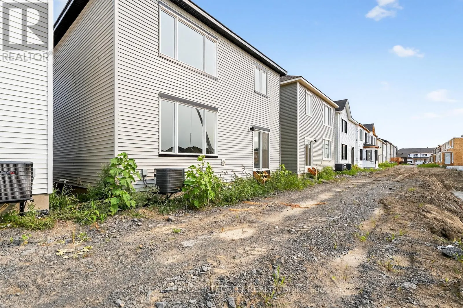 335 LES EMMERSON DRIVE
