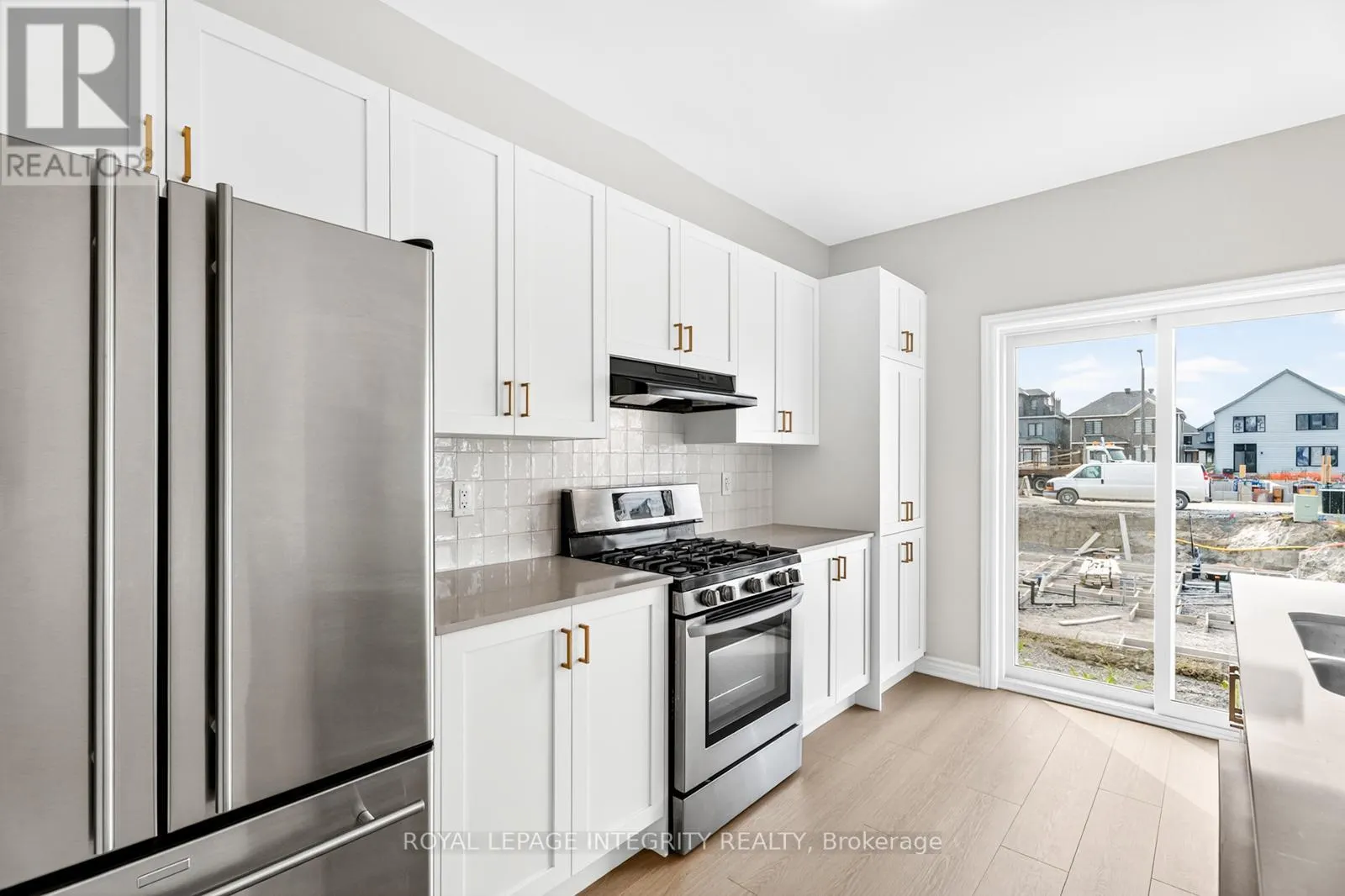 335 LES EMMERSON DRIVE