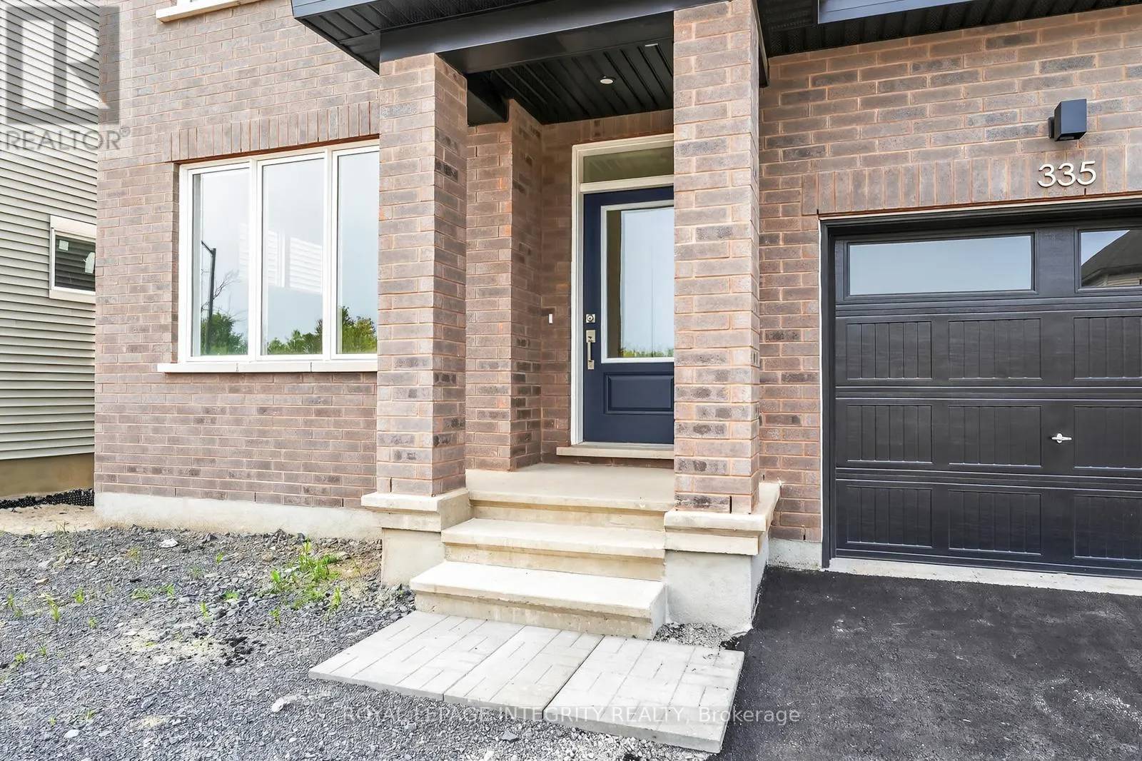 335 LES EMMERSON DRIVE