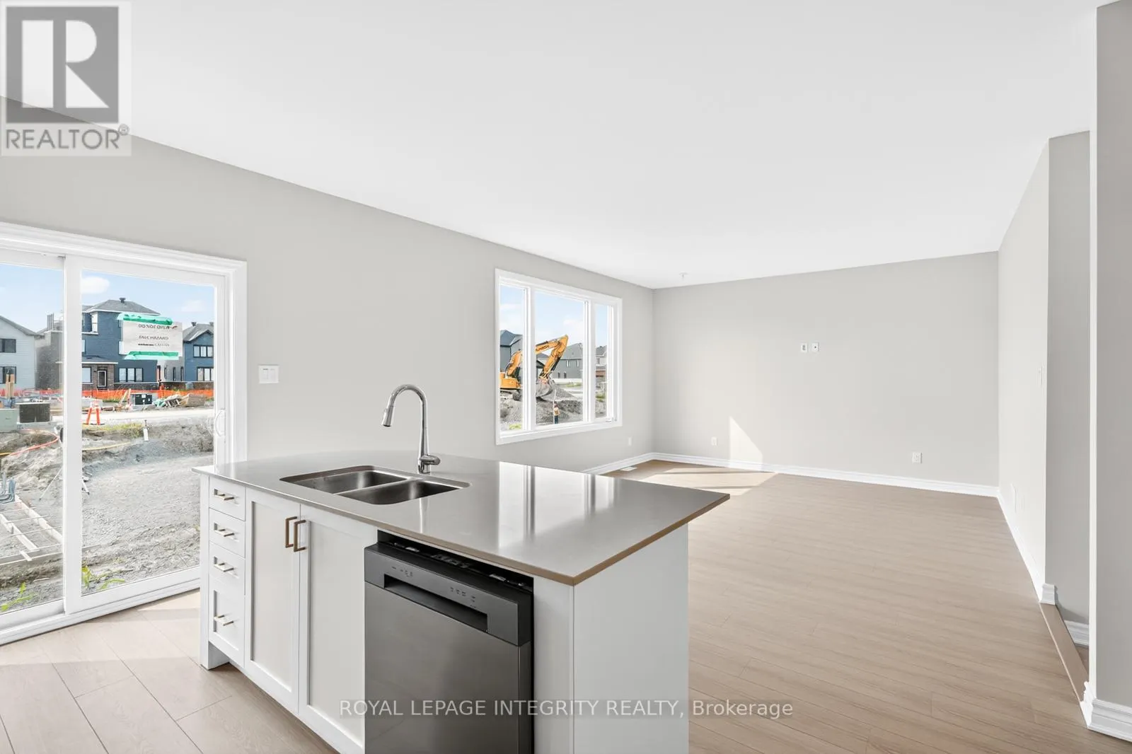 335 LES EMMERSON DRIVE