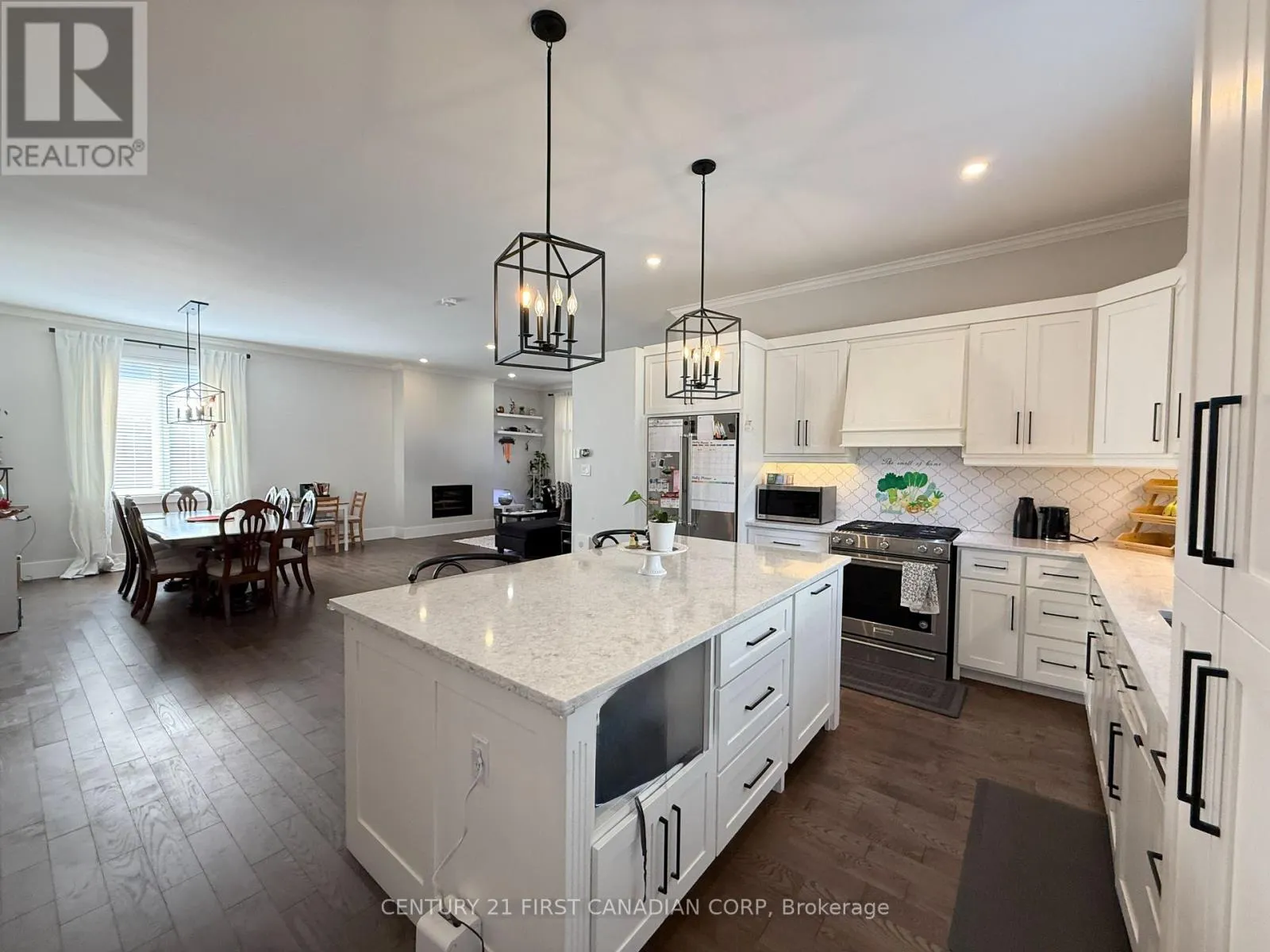 413 AMBLESIDE DRIVE