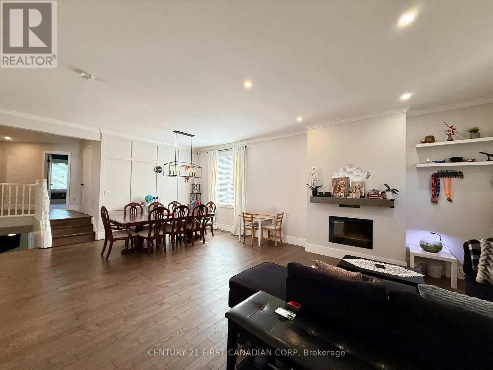 413 AMBLESIDE DRIVE