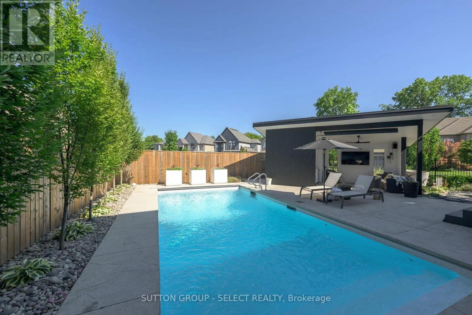 7 VALLEYVIEW CRESCENT