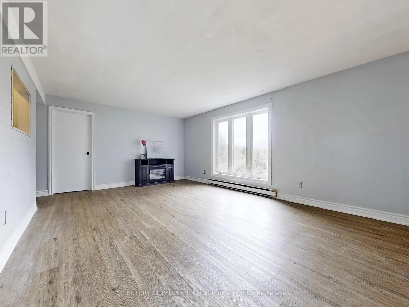 156 MAIN STREET W