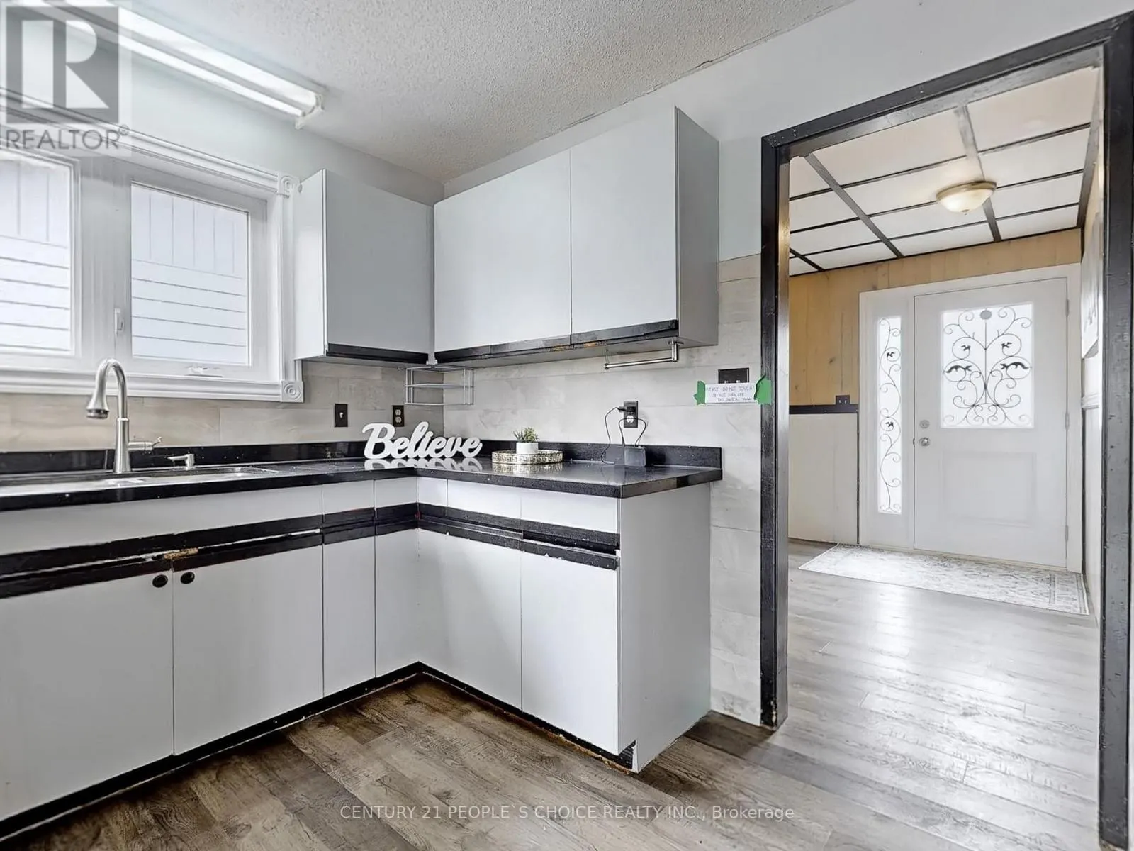 156 MAIN STREET W