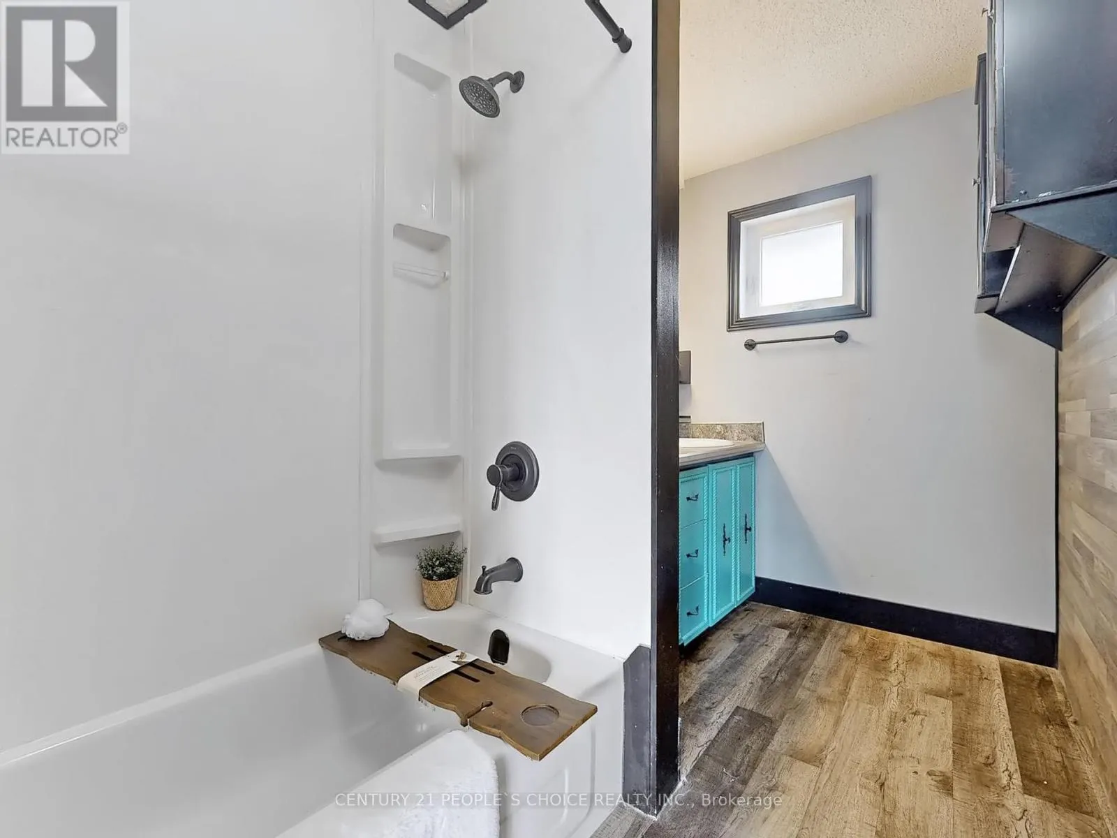 156 MAIN STREET W