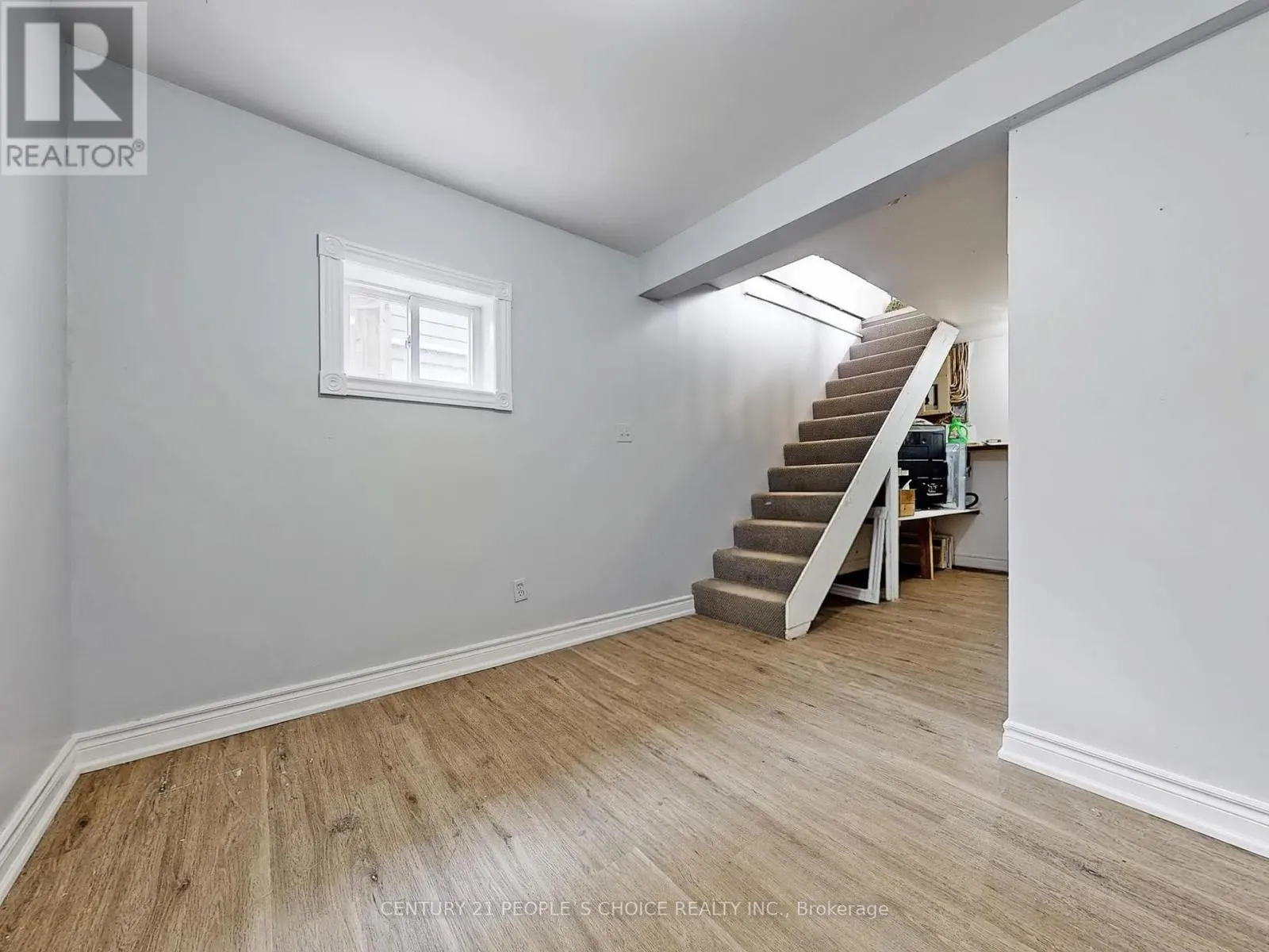 156 MAIN STREET W