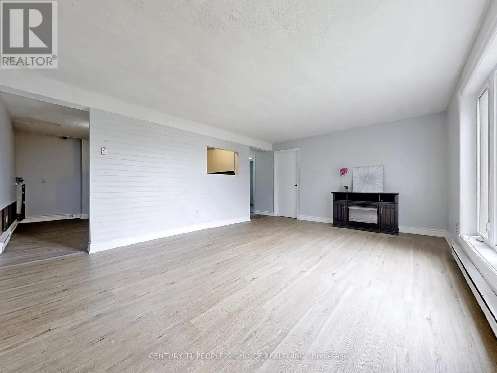 156 MAIN STREET W