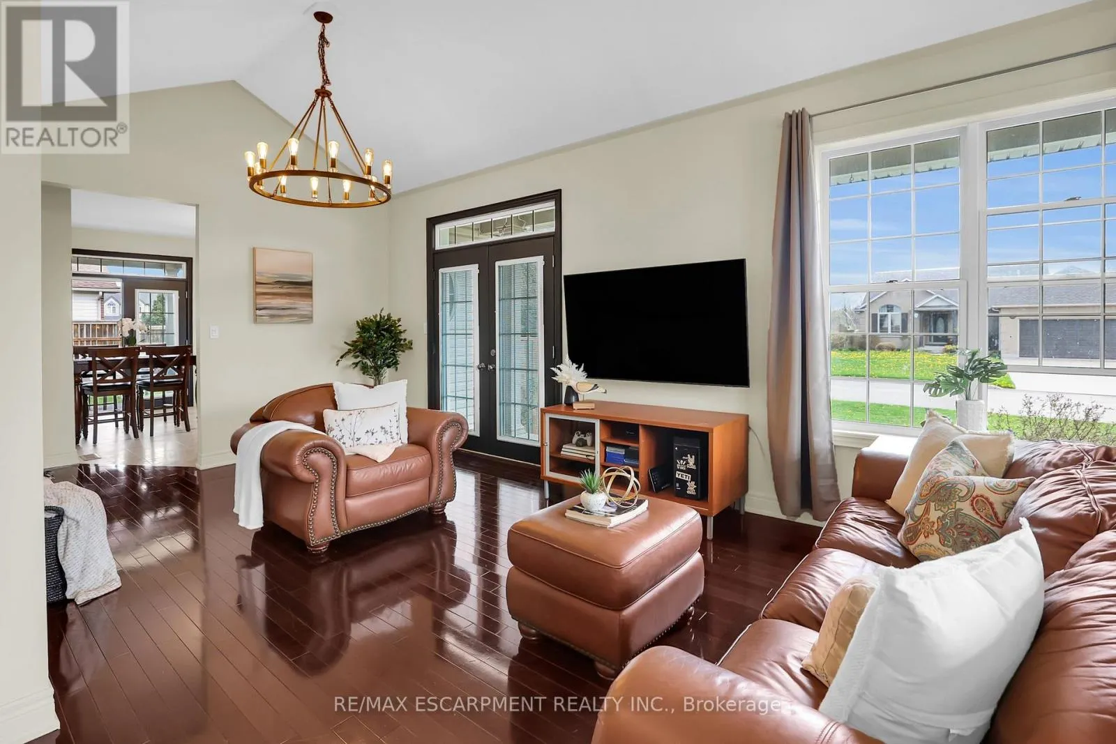3238 CHARLESTON DRIVE