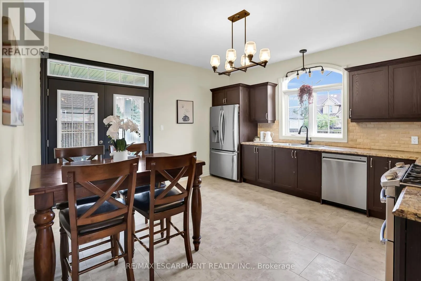 3238 CHARLESTON DRIVE