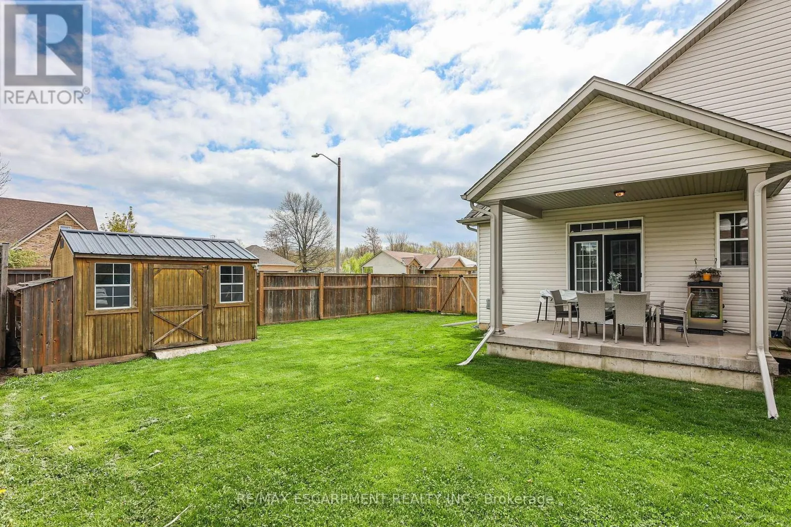 3238 CHARLESTON DRIVE