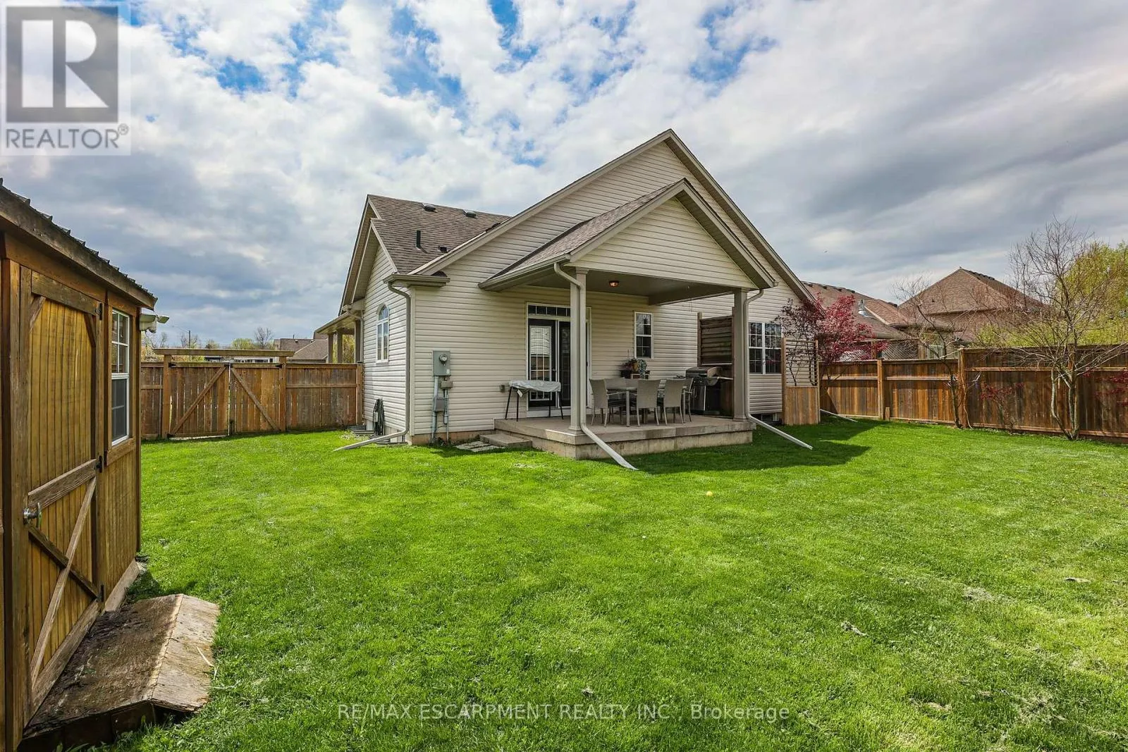 3238 CHARLESTON DRIVE