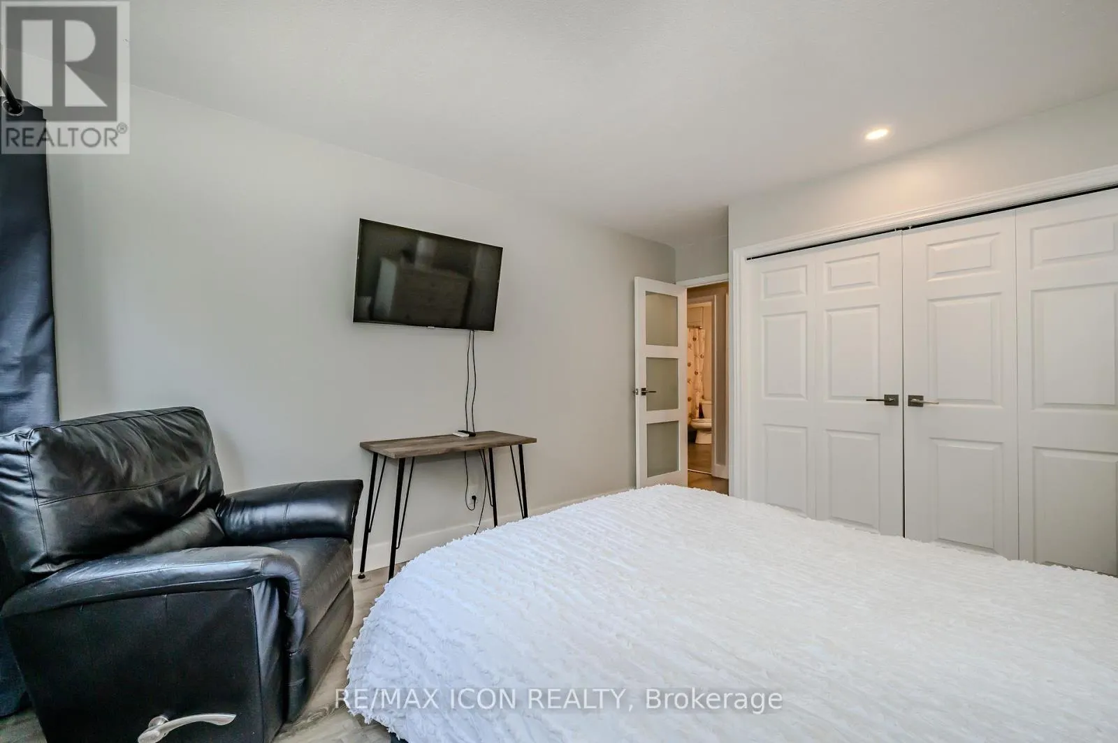 12 - 337 KINGSWOOD DRIVE