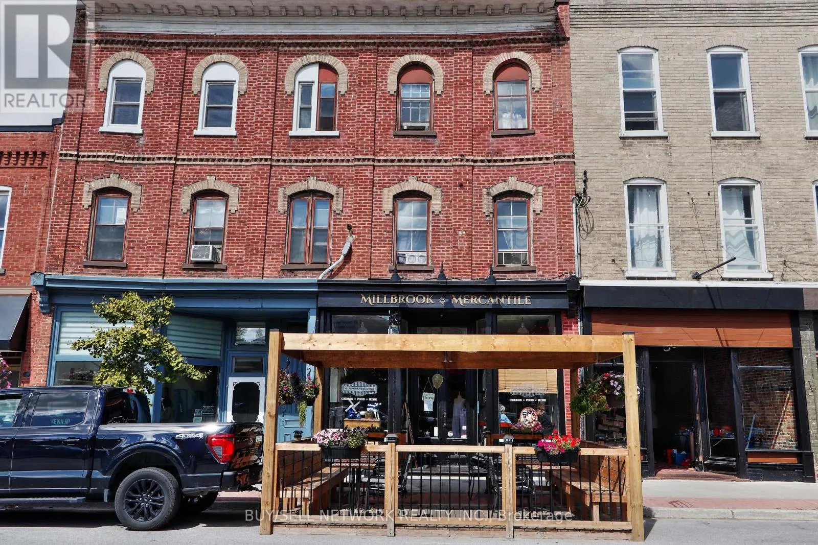 28 KING STREET E