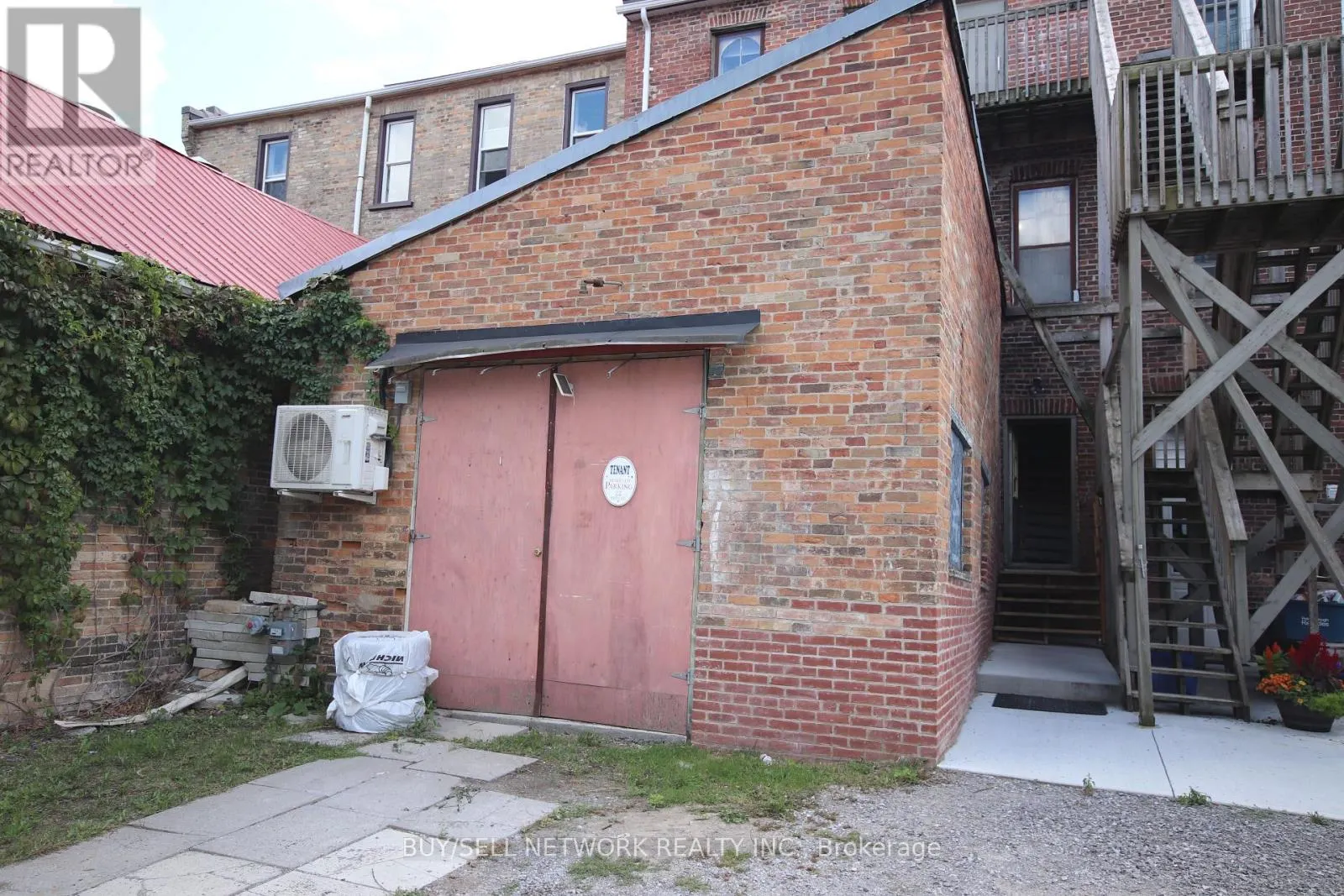 28 KING STREET E