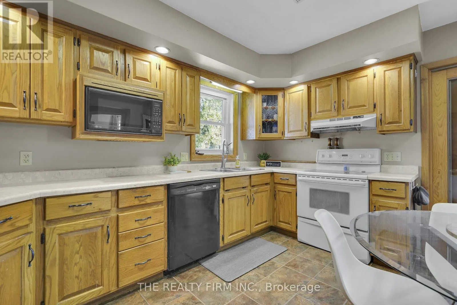 278 UPPER QUEEN AVENUE