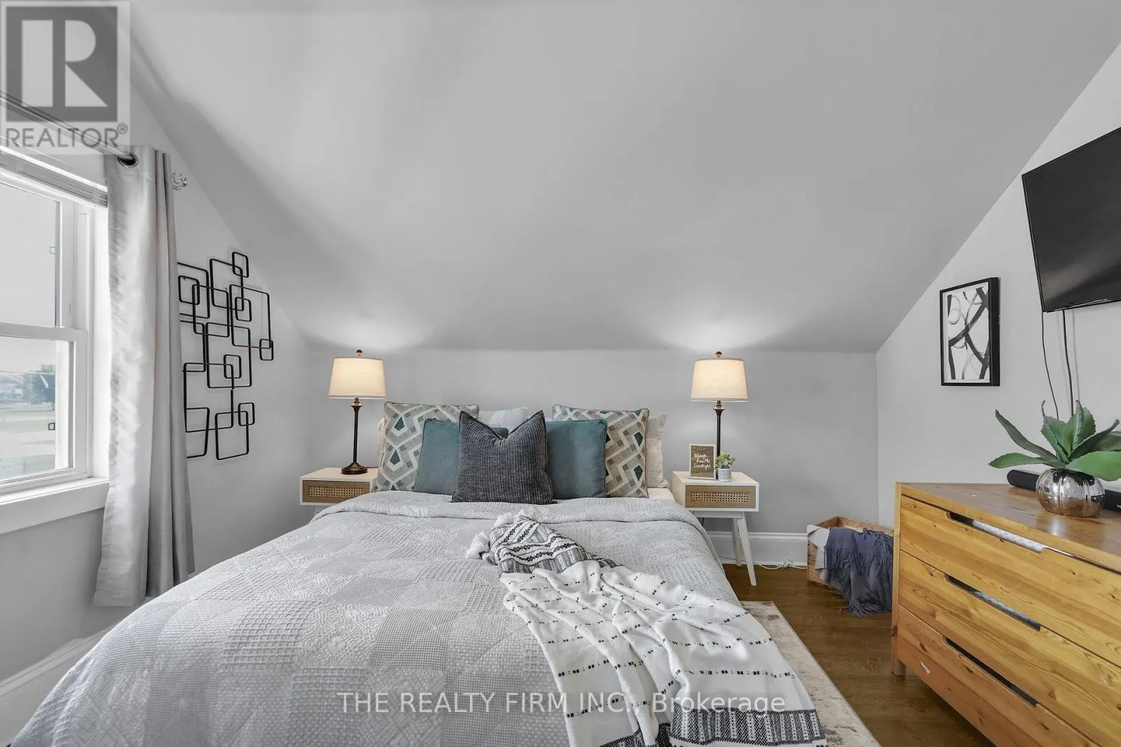 278 UPPER QUEEN AVENUE
