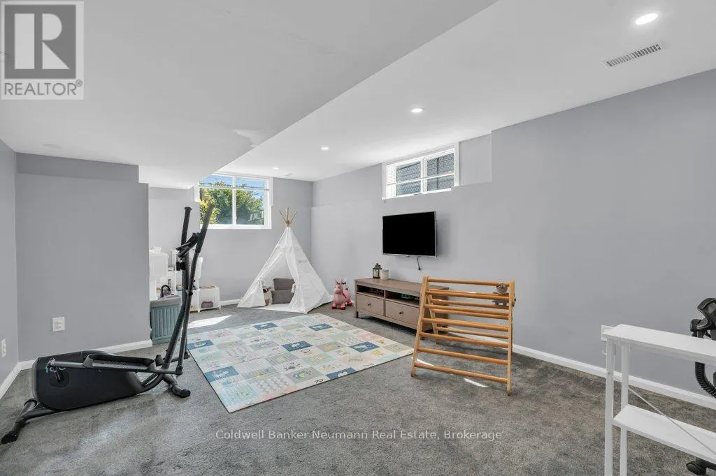 71 WAXWING CRESCENT