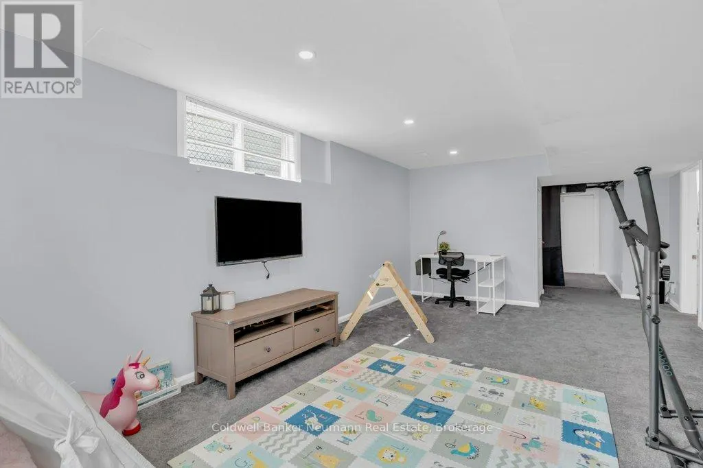 71 WAXWING CRESCENT