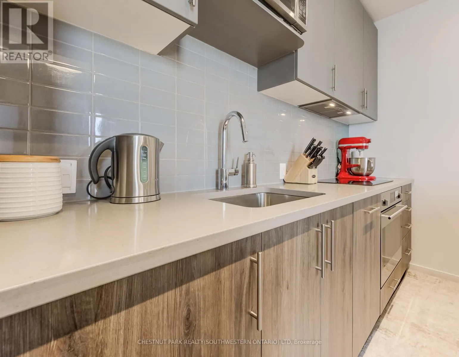 1811 - 181 KING STREET S