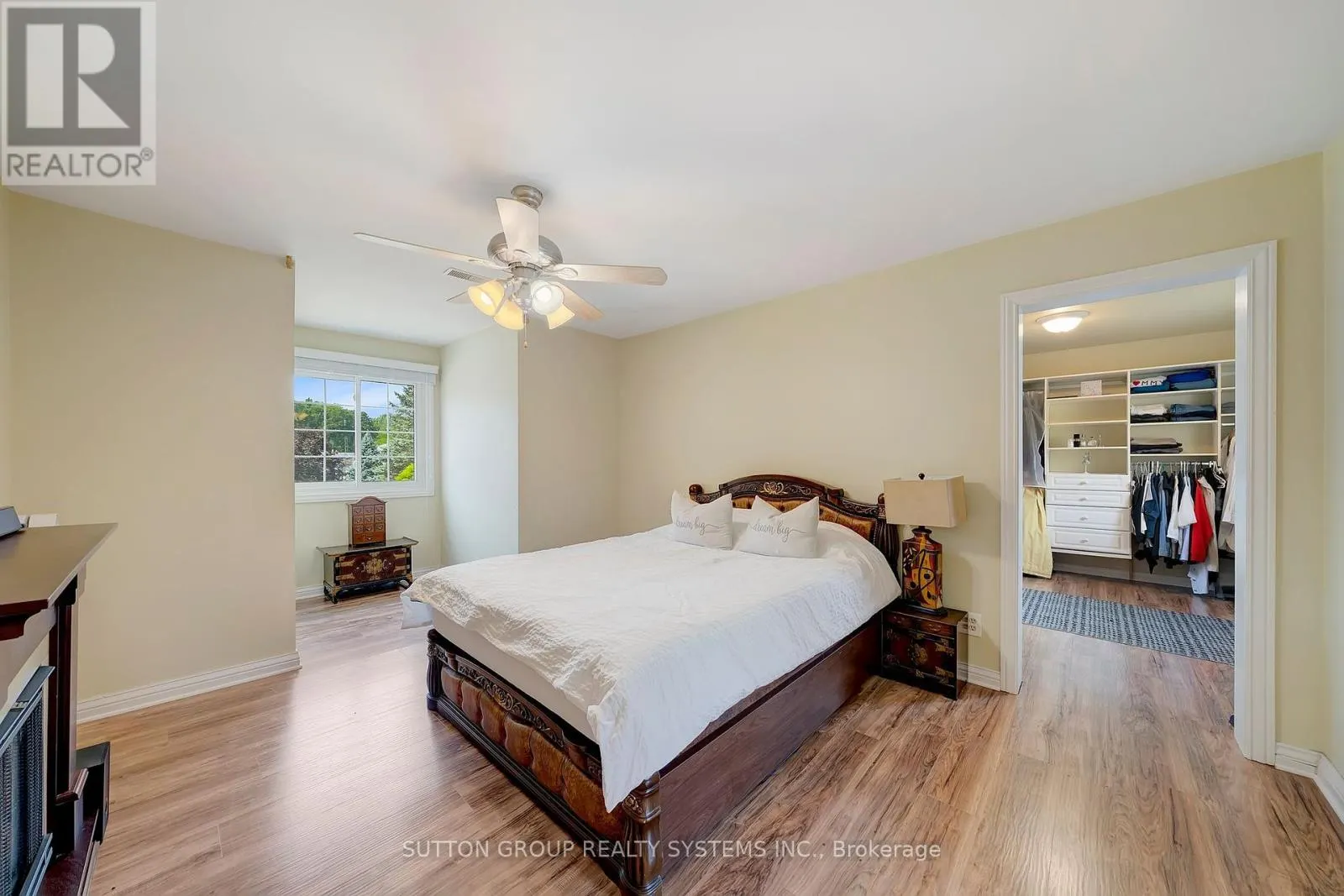 8017 HAMPTON COURT