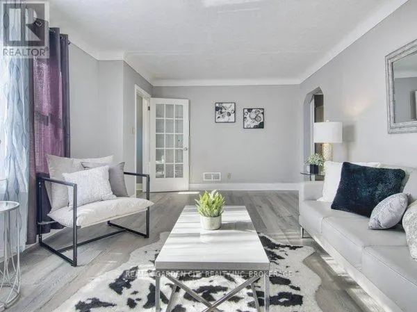 11 BONAVEM DRIVE