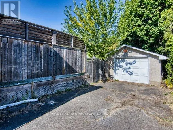 11 BONAVEM DRIVE
