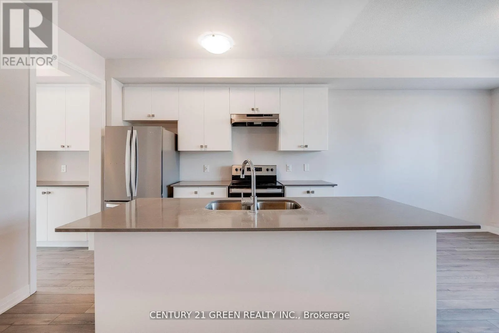 UPPER LEVEL - 104 - 585 COLBORNE STREET