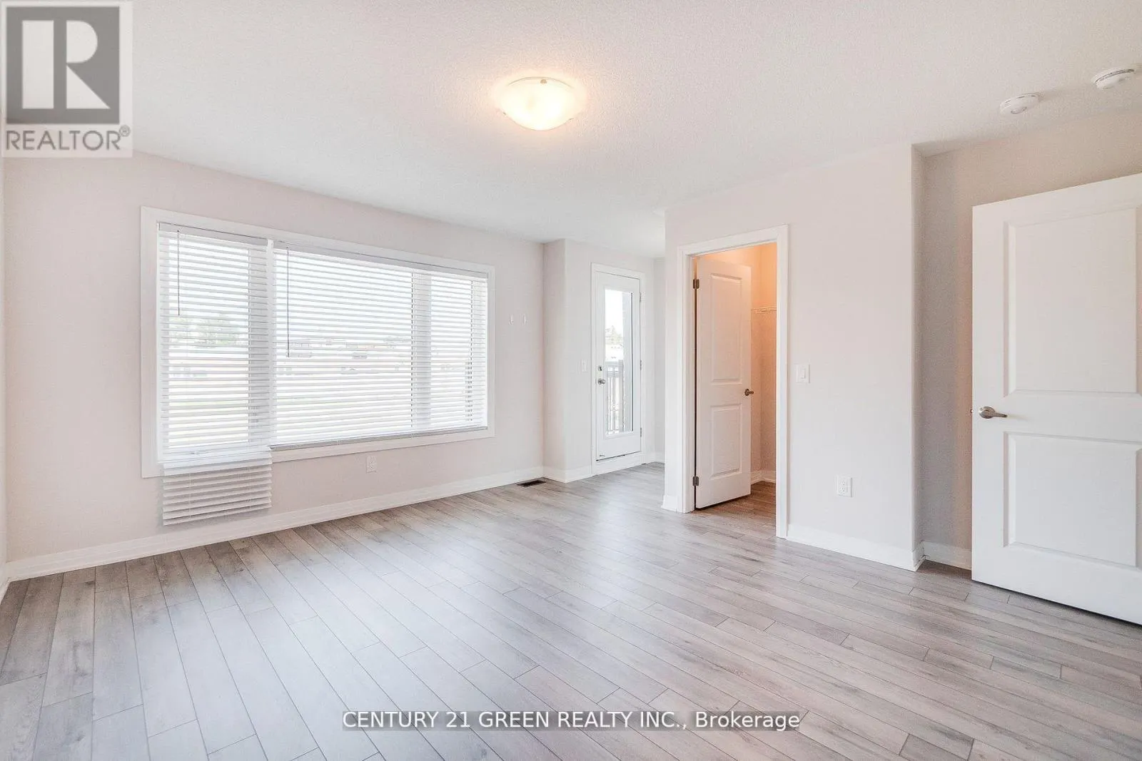 UPPER LEVEL - 104 - 585 COLBORNE STREET