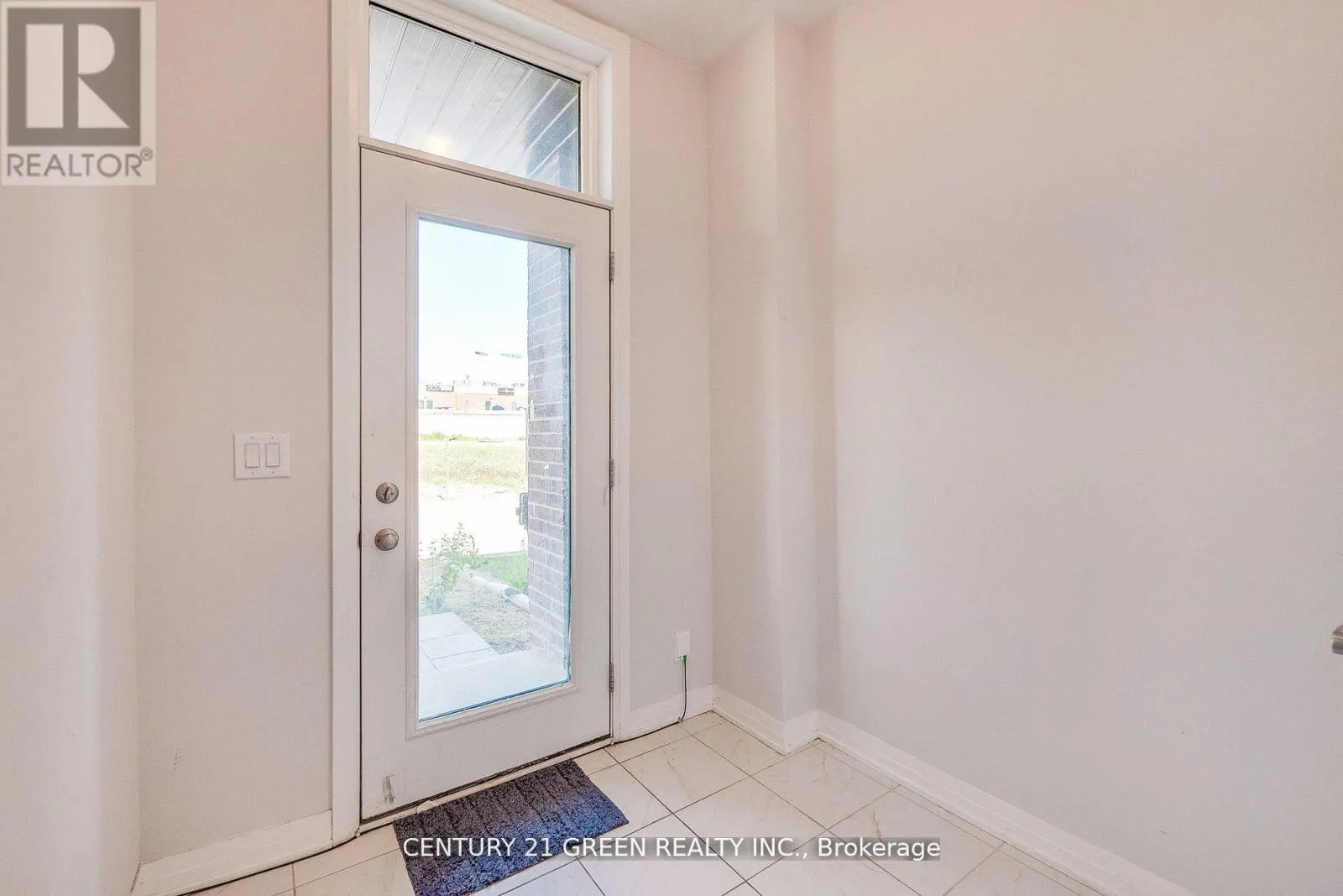 UPPER LEVEL - 104 - 585 COLBORNE STREET