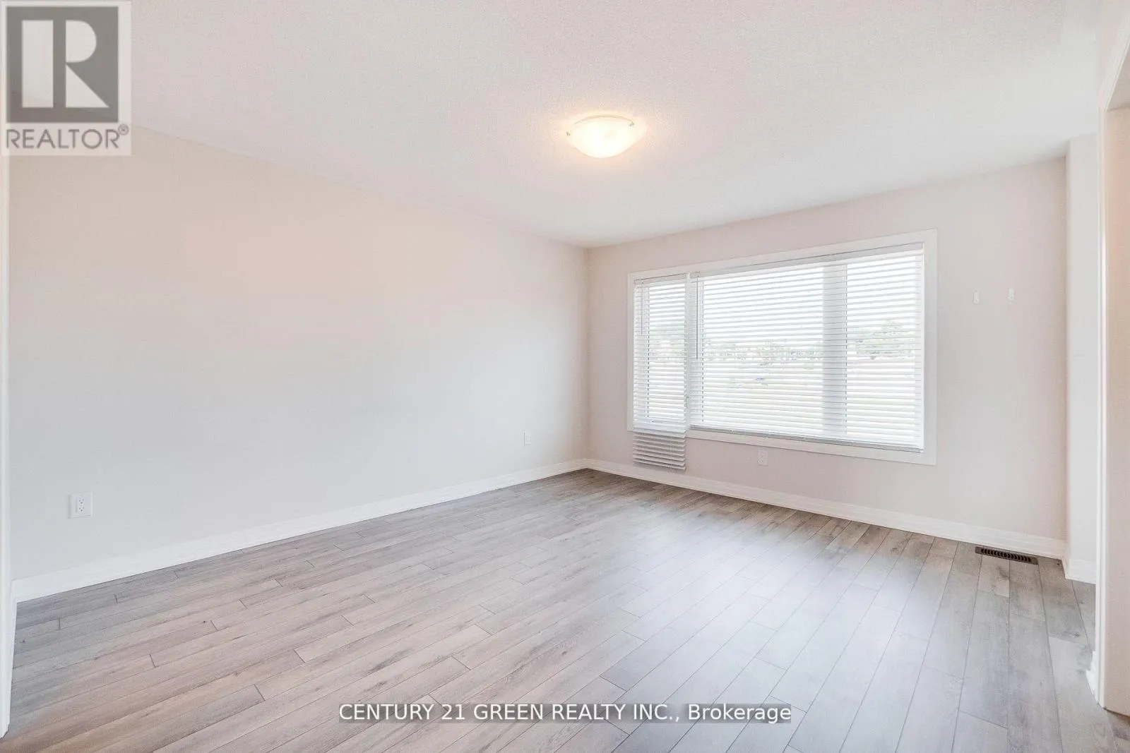 UPPER LEVEL - 104 - 585 COLBORNE STREET