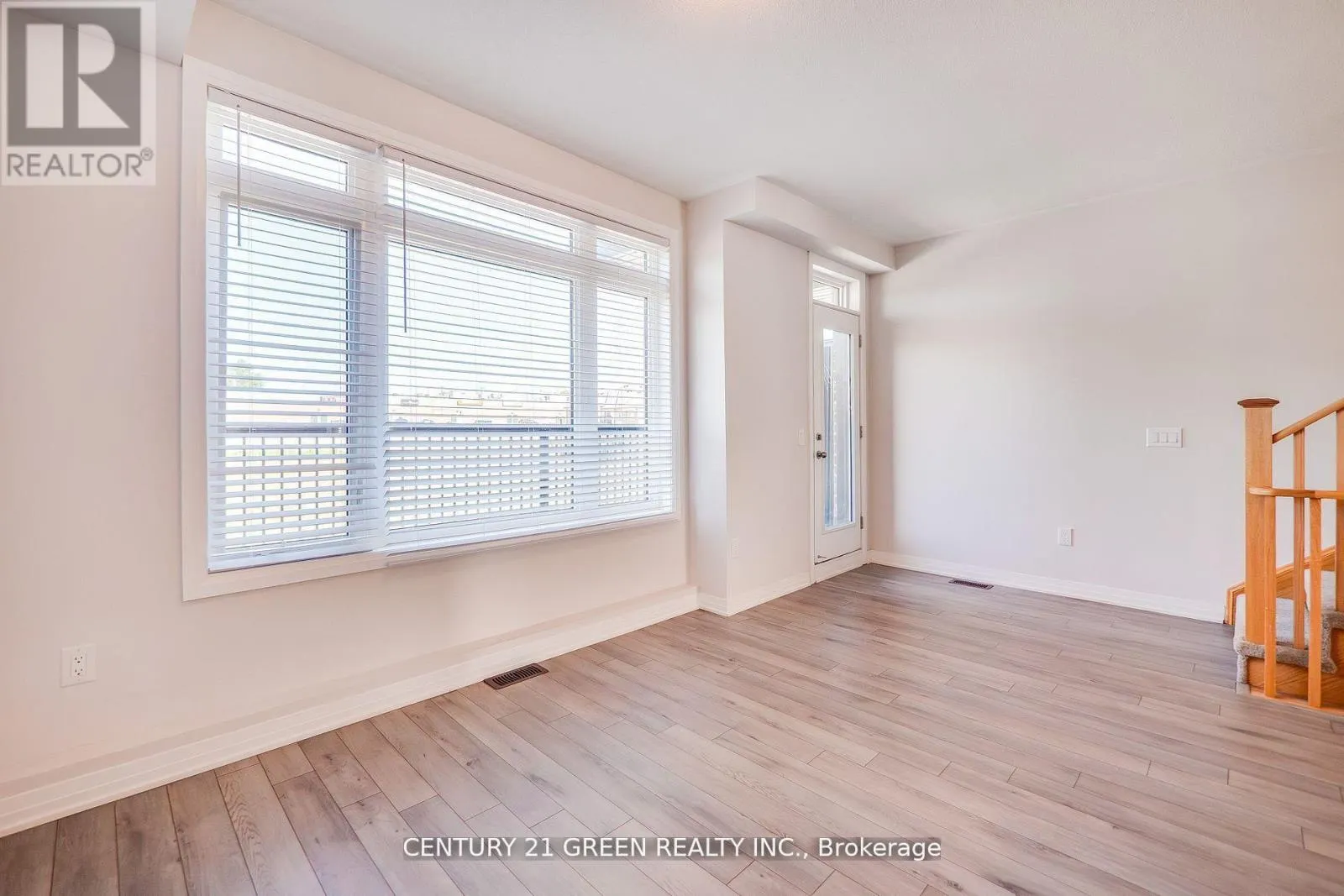 UPPER LEVEL - 104 - 585 COLBORNE STREET